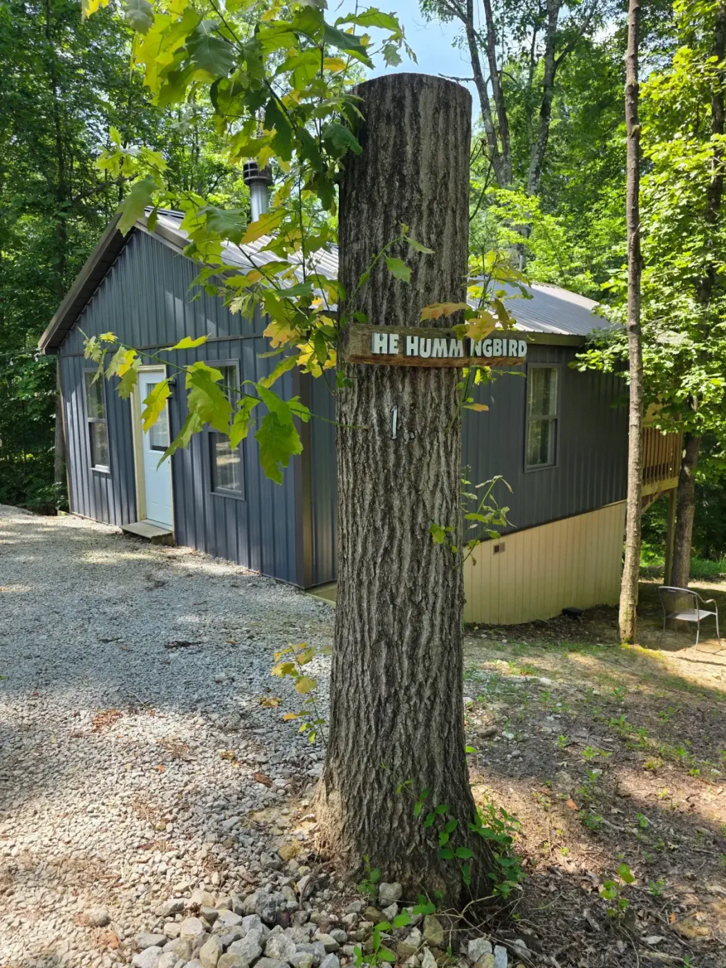 Hummingbird cabin at Avenwood Cabins